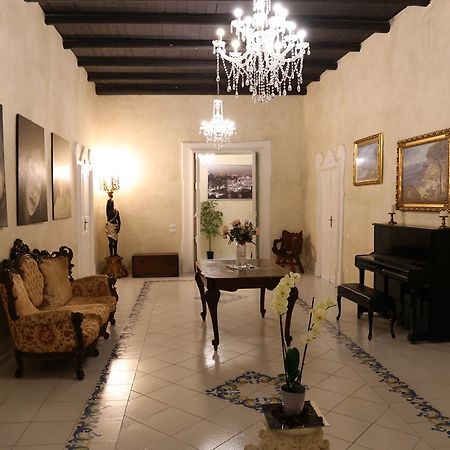Suite Palazzo Luciani Салерно Экстерьер фото