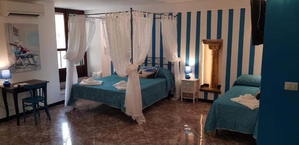 Suite Palazzo Luciani Салерно Экстерьер фото
