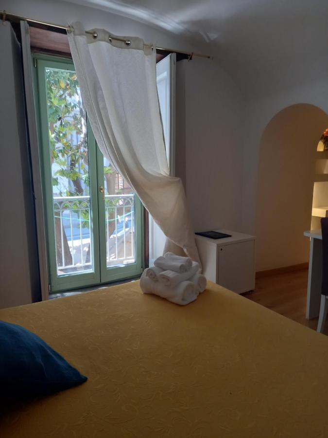 Suite Palazzo Luciani Салерно Экстерьер фото