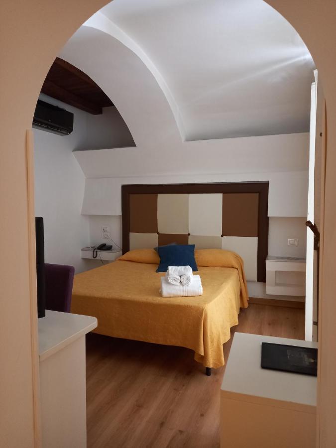 Suite Palazzo Luciani Салерно Экстерьер фото