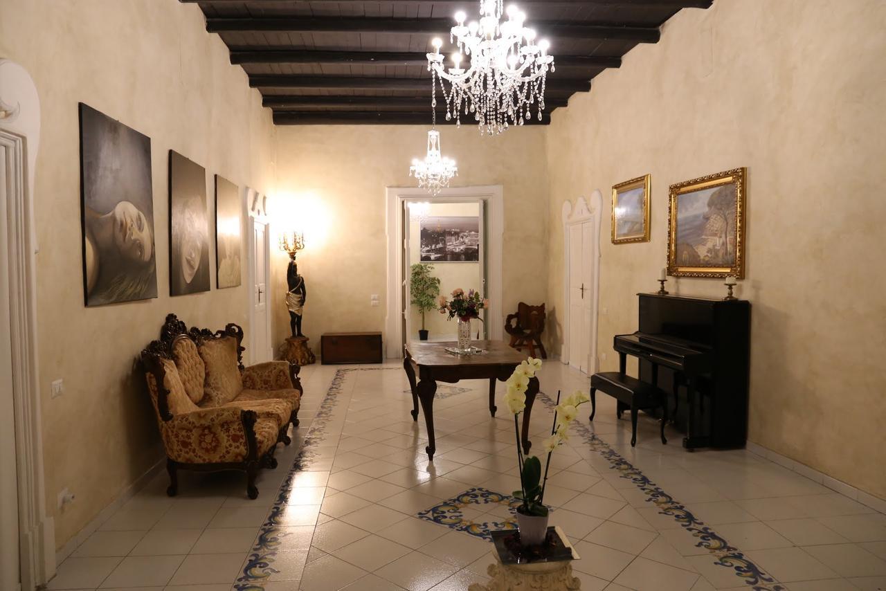 Suite Palazzo Luciani Салерно Экстерьер фото