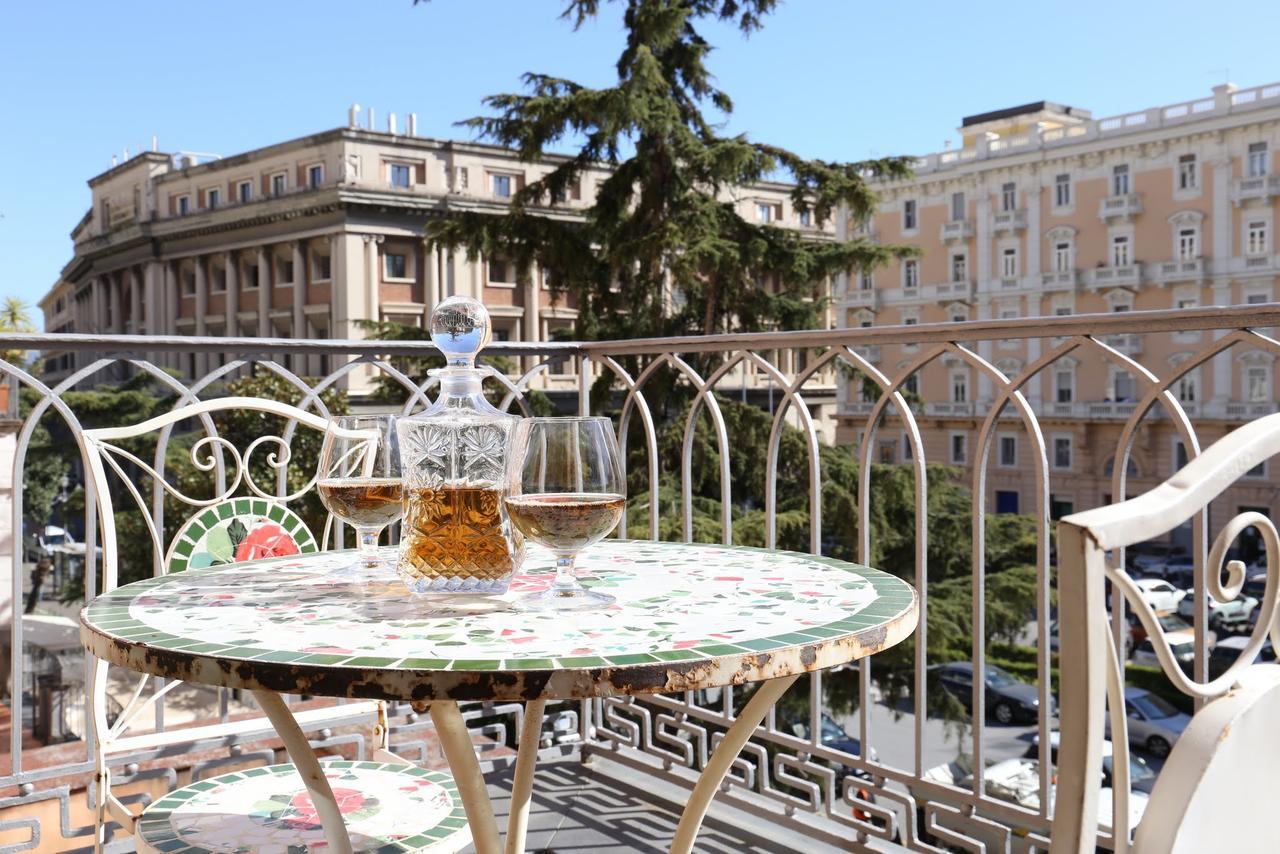 Suite Palazzo Luciani Салерно Экстерьер фото