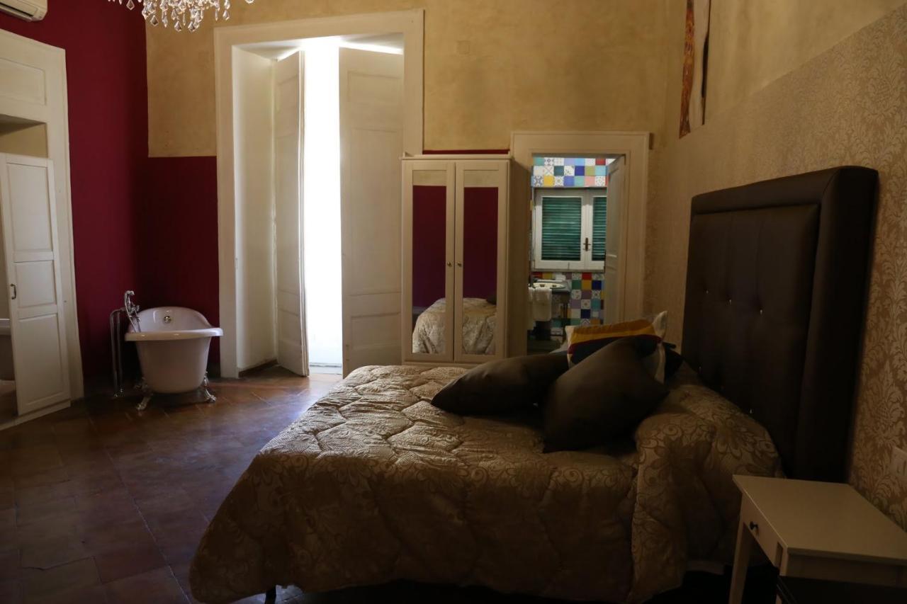Suite Palazzo Luciani Салерно Экстерьер фото